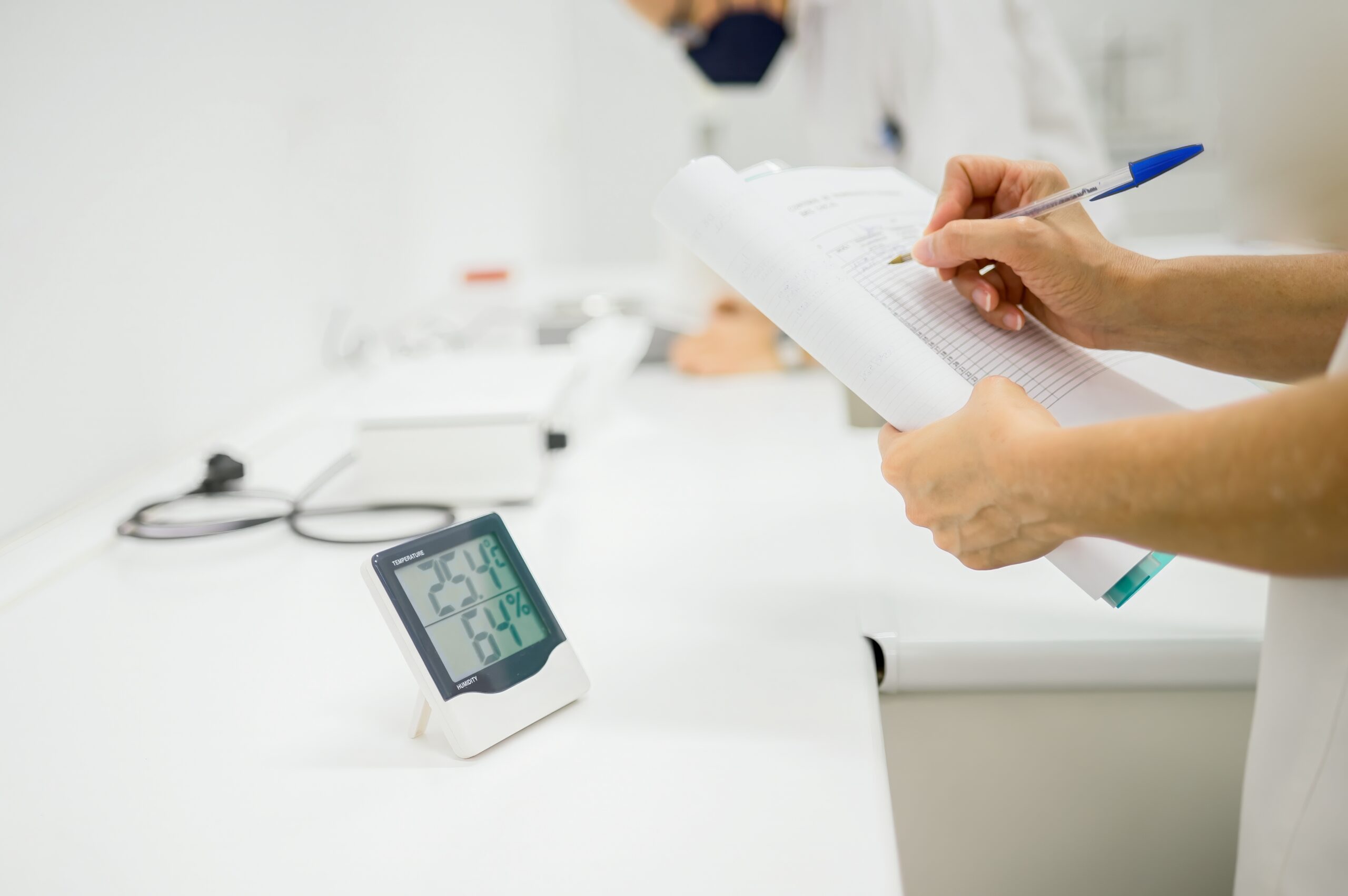 Monitoring Conditions for Optimum Lab Instrument Performance